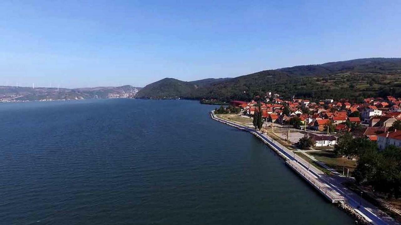 Apartments Barocco Golubac Esterno foto